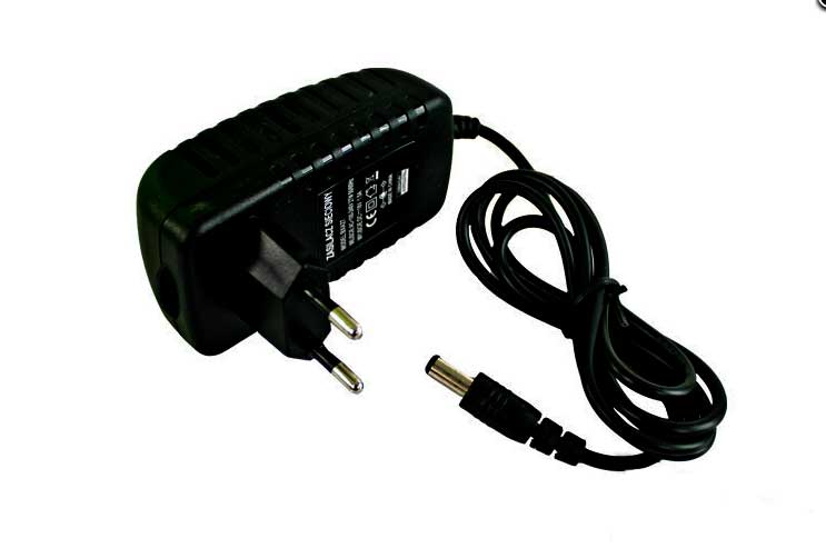 Schwarzes Ladegerät als Ersatzteil für Akku-Drucksprüher, mit Netzkabel und Steckeranschluss zum sicheren Aufladen des Sprühgeräts